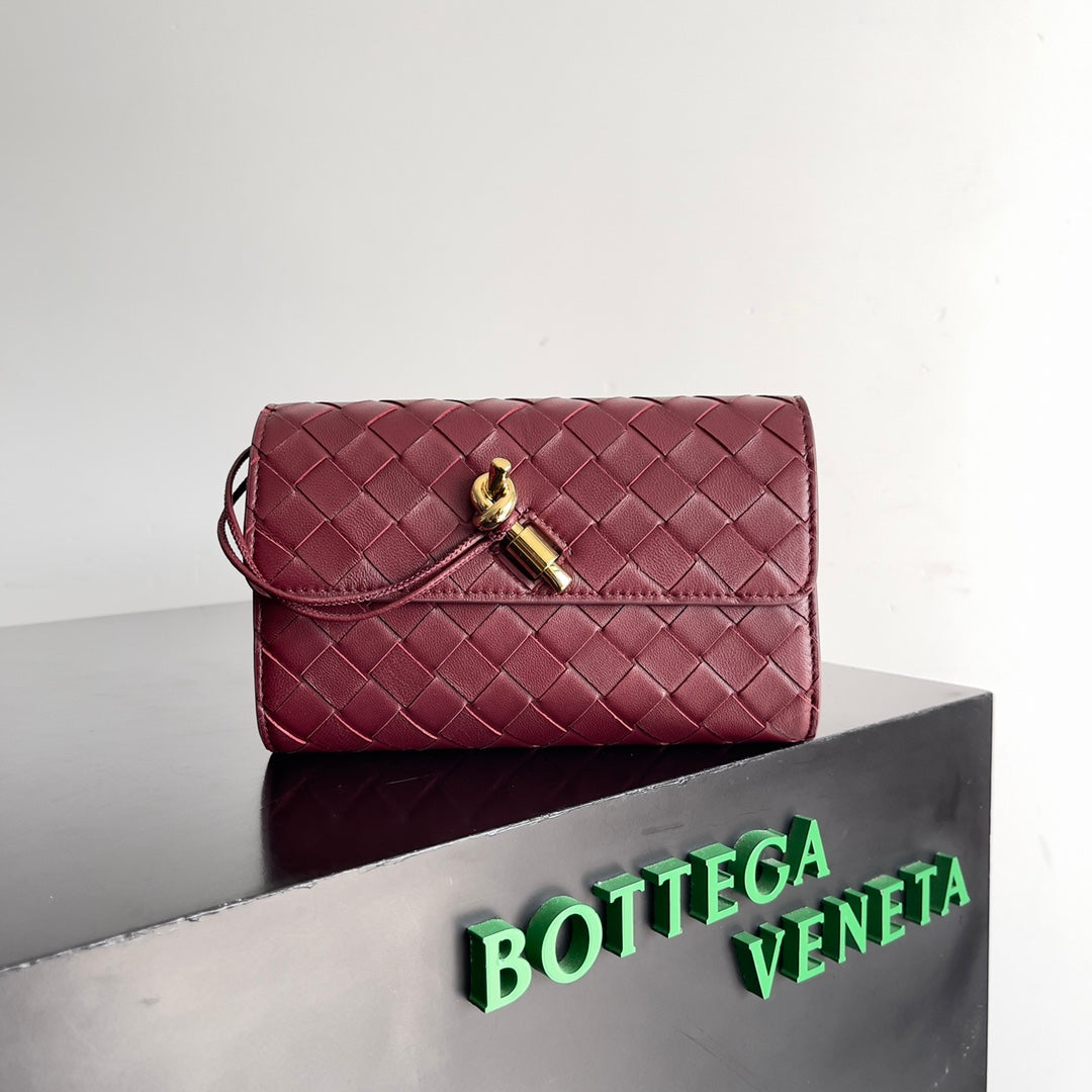 BOTTEGA VENETA ANDIAMO BAG 19 IN BAROLO CALFSKIN