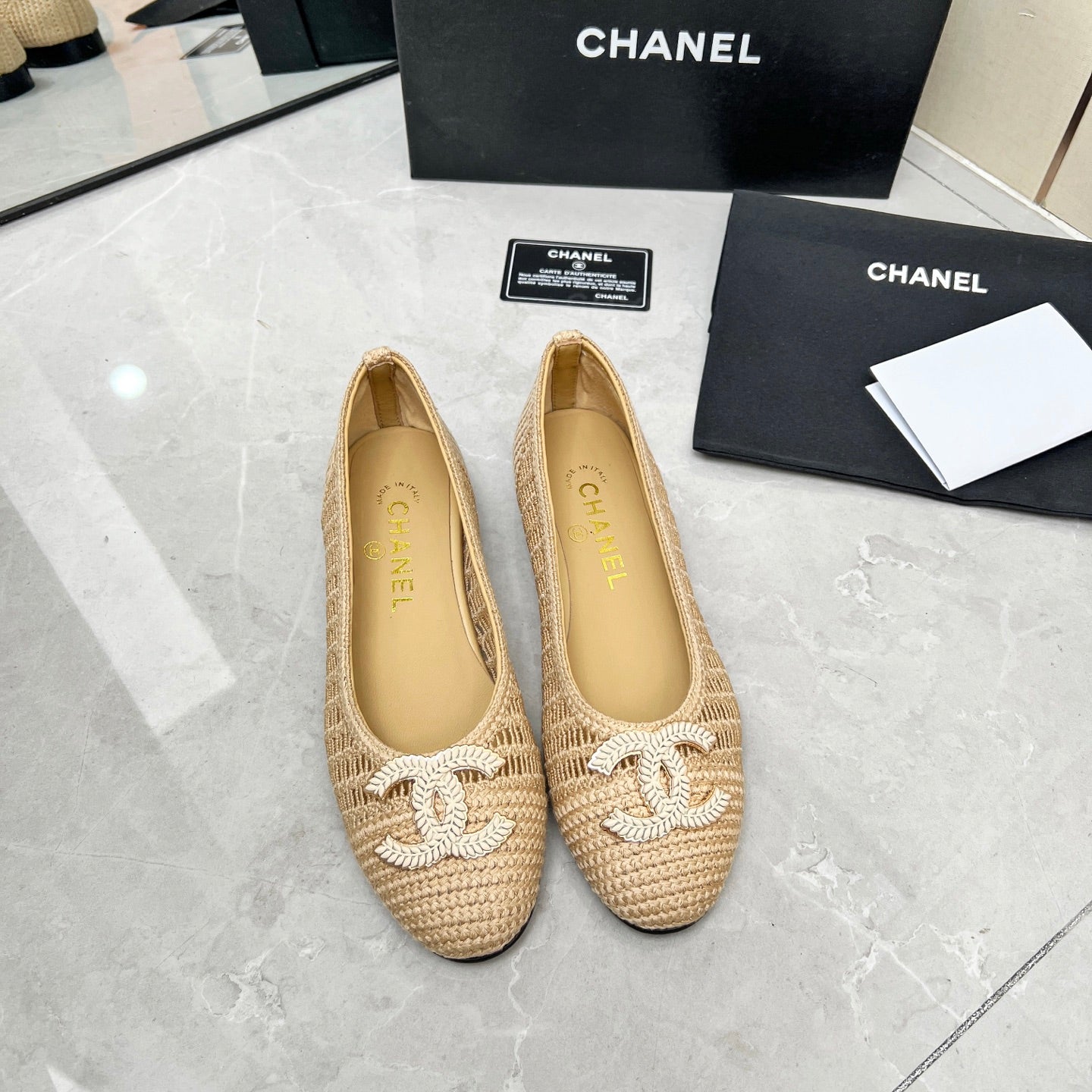 CHANEL BALLET FLAT 10 MM IN BEIGE RAFFIA