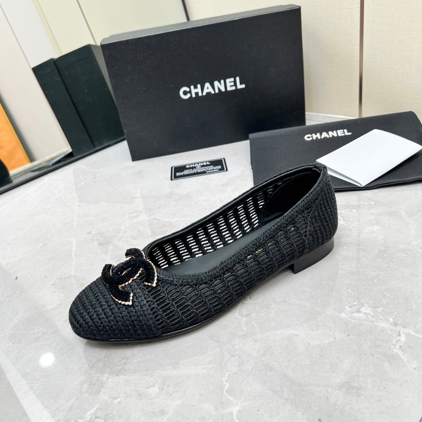 CHANEL BALLET FLAT 10 MM IN BLACK RAFFIA
