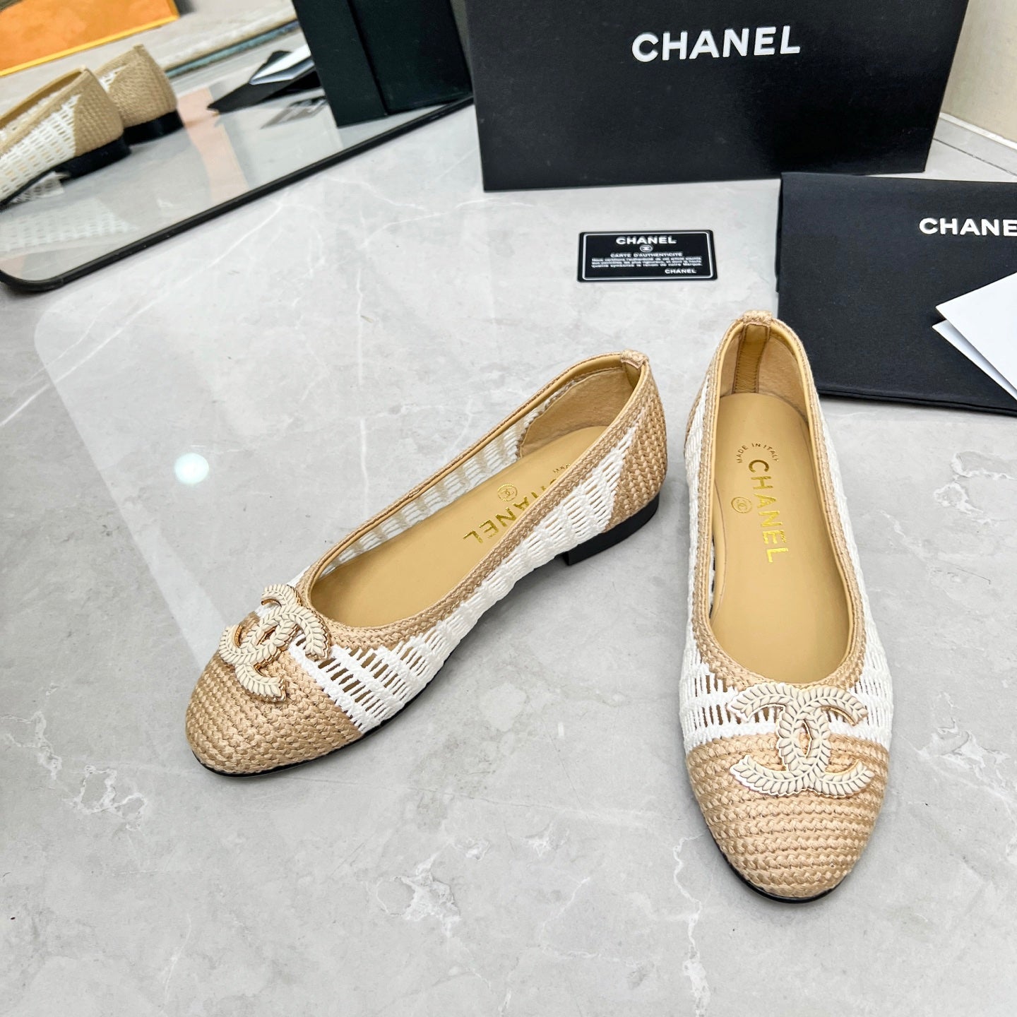 CHANEL BALLET FLAT 10 MM IN WHITE MIX BEIGE RAFFIA