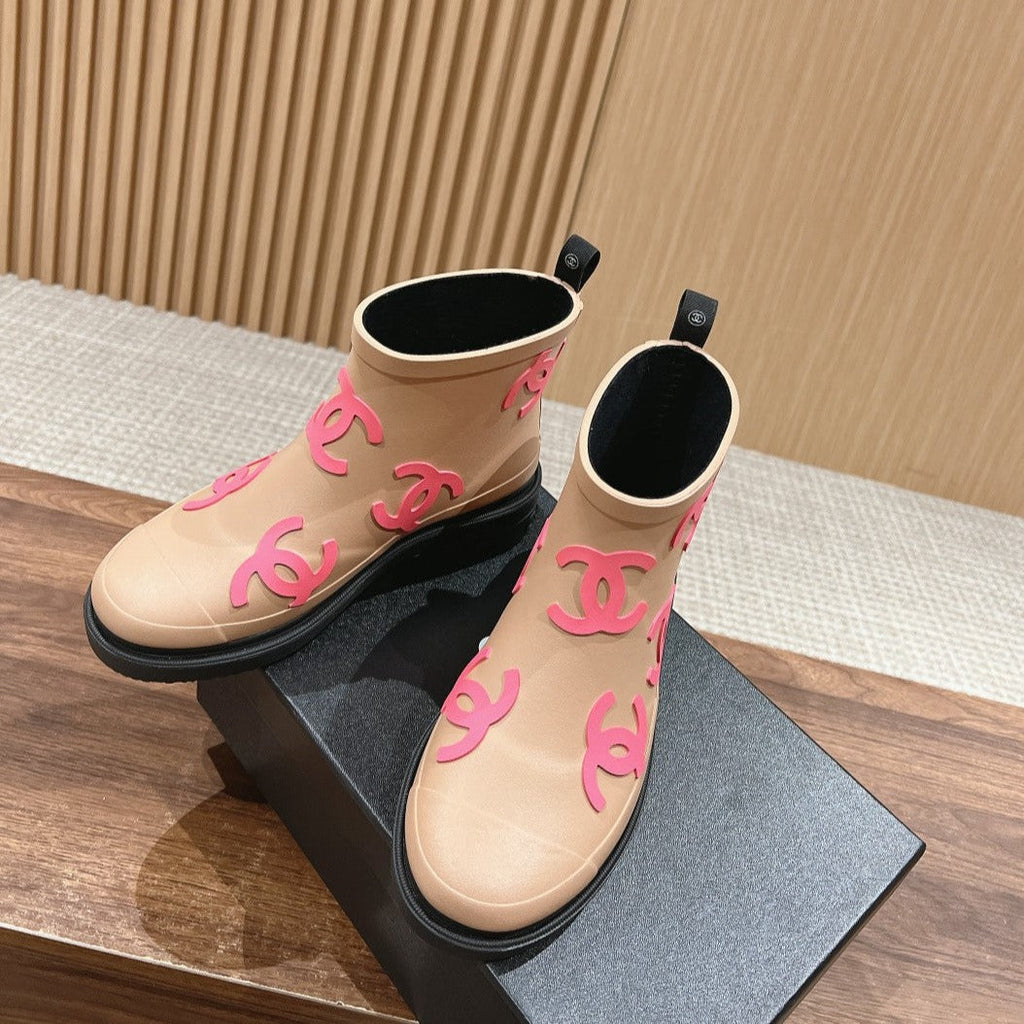 CHANEL RAIN BOOTS BEIGE CREAM TPU WITH PINK LOGO