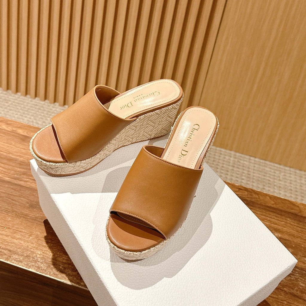 DIOR ATTITUDE WEDGE SLIDE 90MM IN BROWN CALFSKIN NATURAL BEIGE RAFFIA SOLE