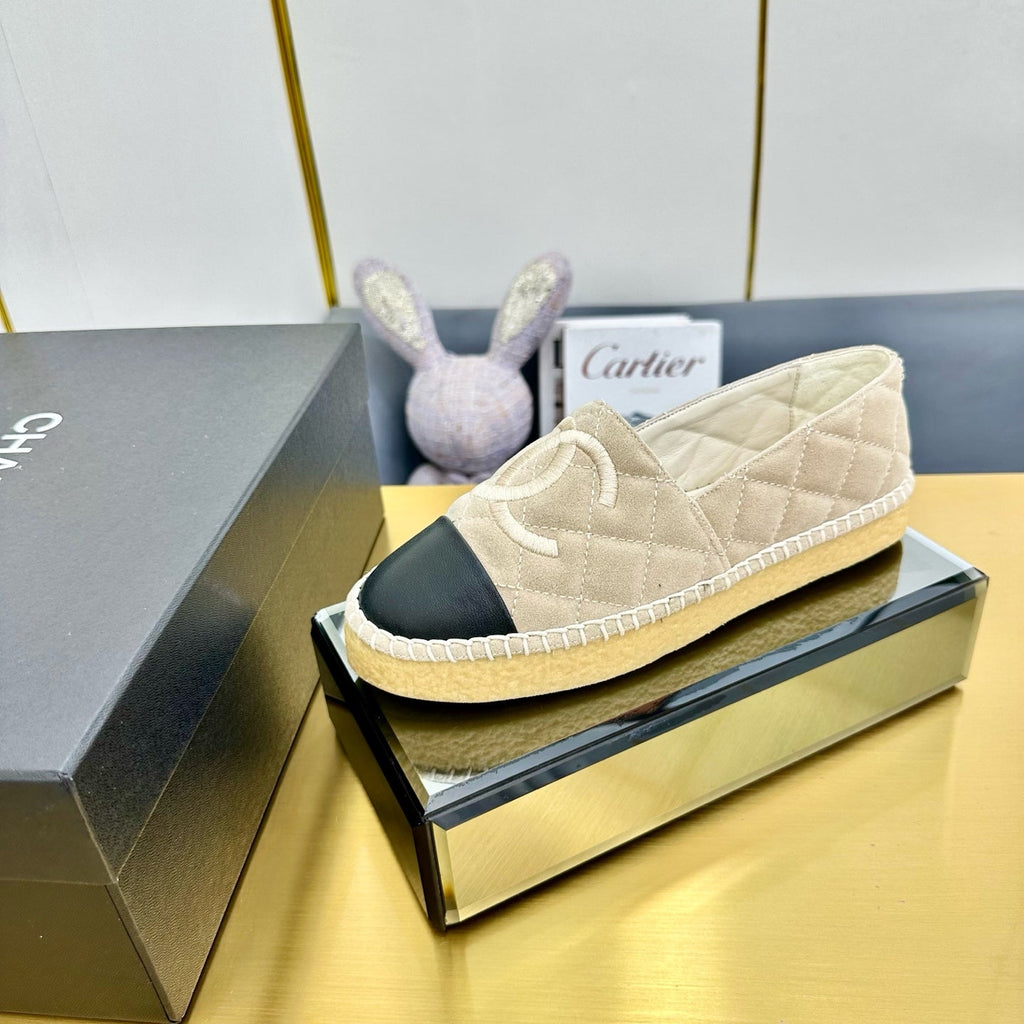 CHANEL ESPADRILLES PLATFORM 25S IN LIGHT BEIGE SUEDE MIX BLACK CALFSKIN