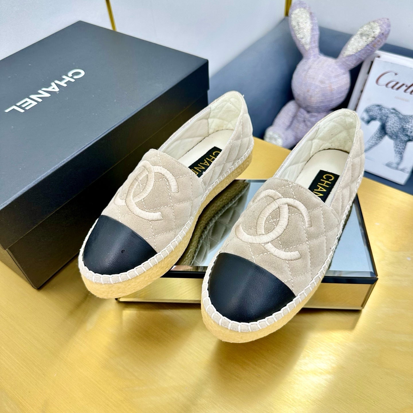 CHANEL ESPADRILLES PLATFORM 25S IN LIGHT BEIGE SUEDE MIX BLACK CALFSKIN