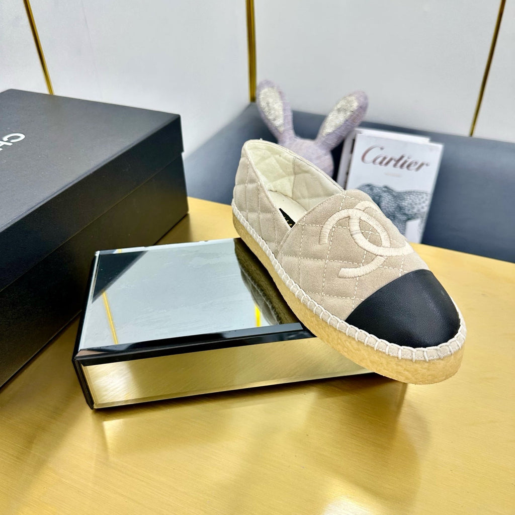 CHANEL ESPADRILLES PLATFORM 25S IN LIGHT BEIGE SUEDE MIX BLACK CALFSKIN