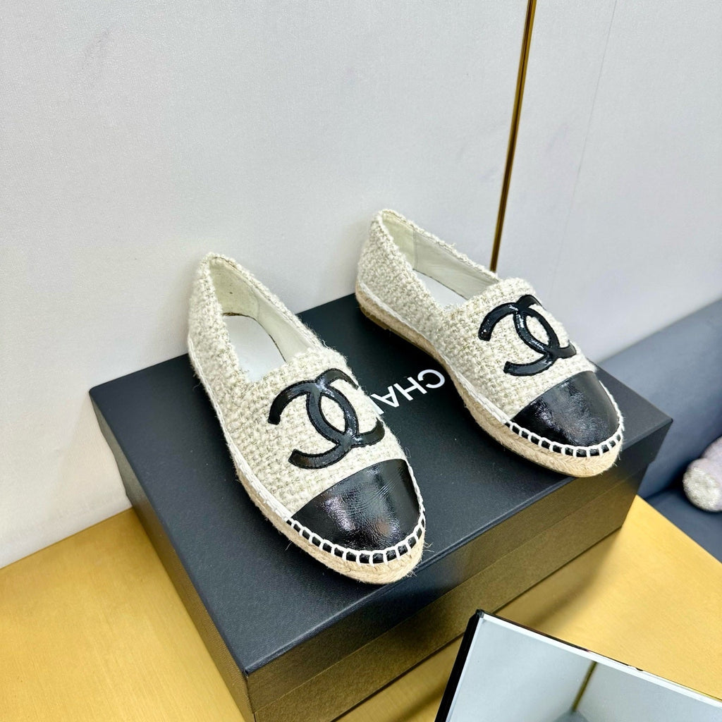 CHANEL ESPADRILLES PLATFORM 25S IN WHITE TWEED MIX BLACK GLOSSY LEATHER