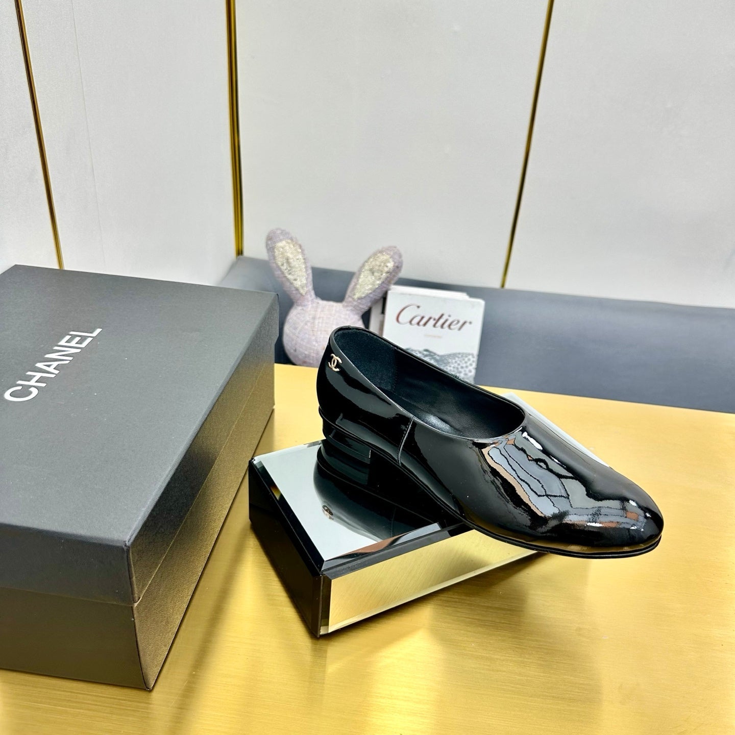 CHANEL SIMPLE FLATS 25S IN BLACK GLOSSY LEATHER