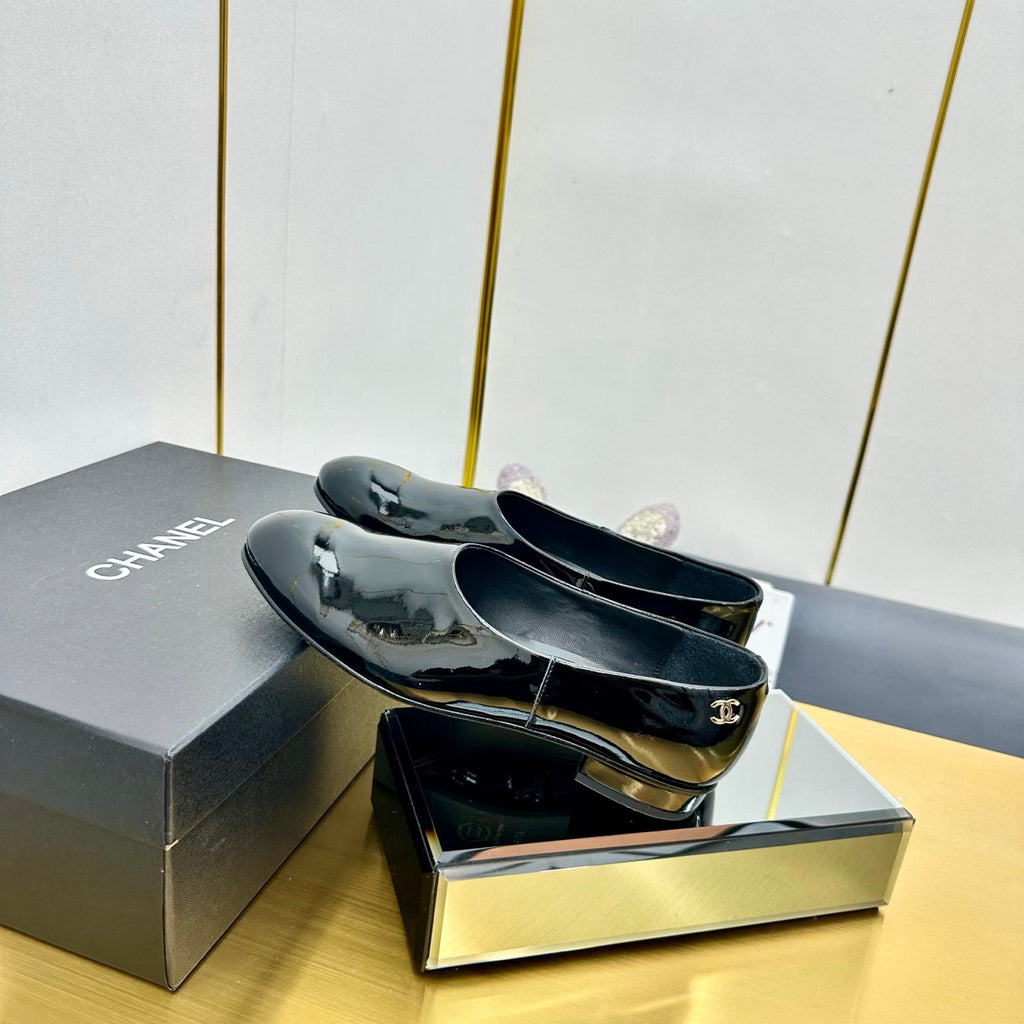 CHANEL SIMPLE FLATS 25S IN BLACK GLOSSY LEATHER