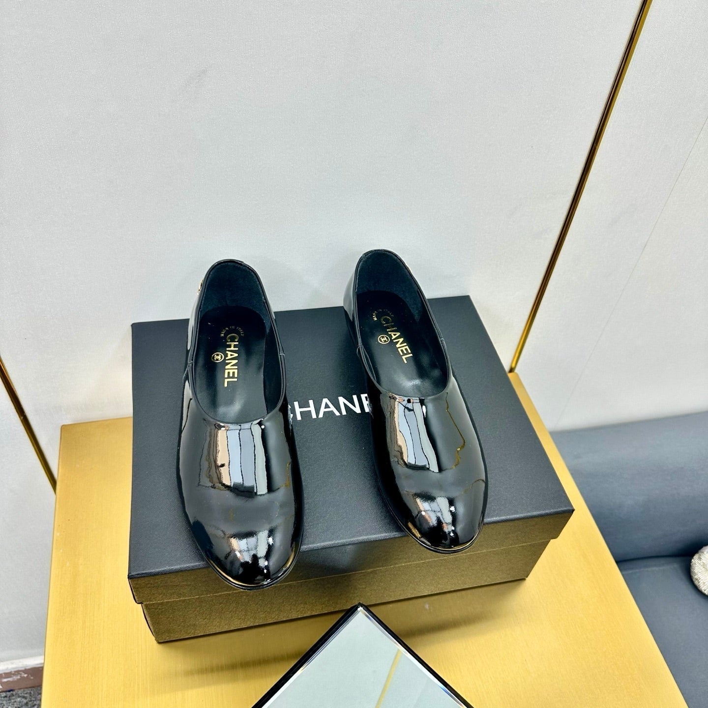CHANEL SIMPLE FLATS 25S IN BLACK GLOSSY LEATHER