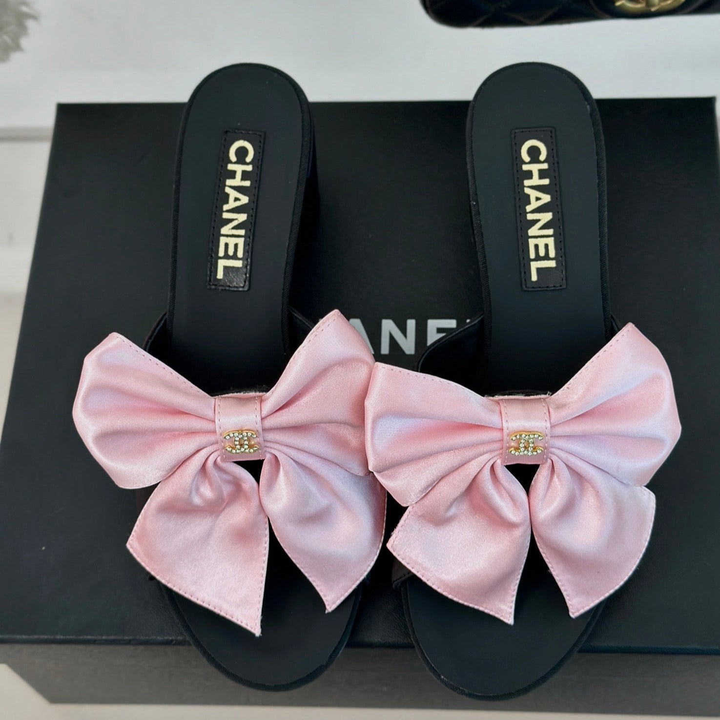 CHANEL Double  Big Bow High Heels Sheepskin Light Pink / Black