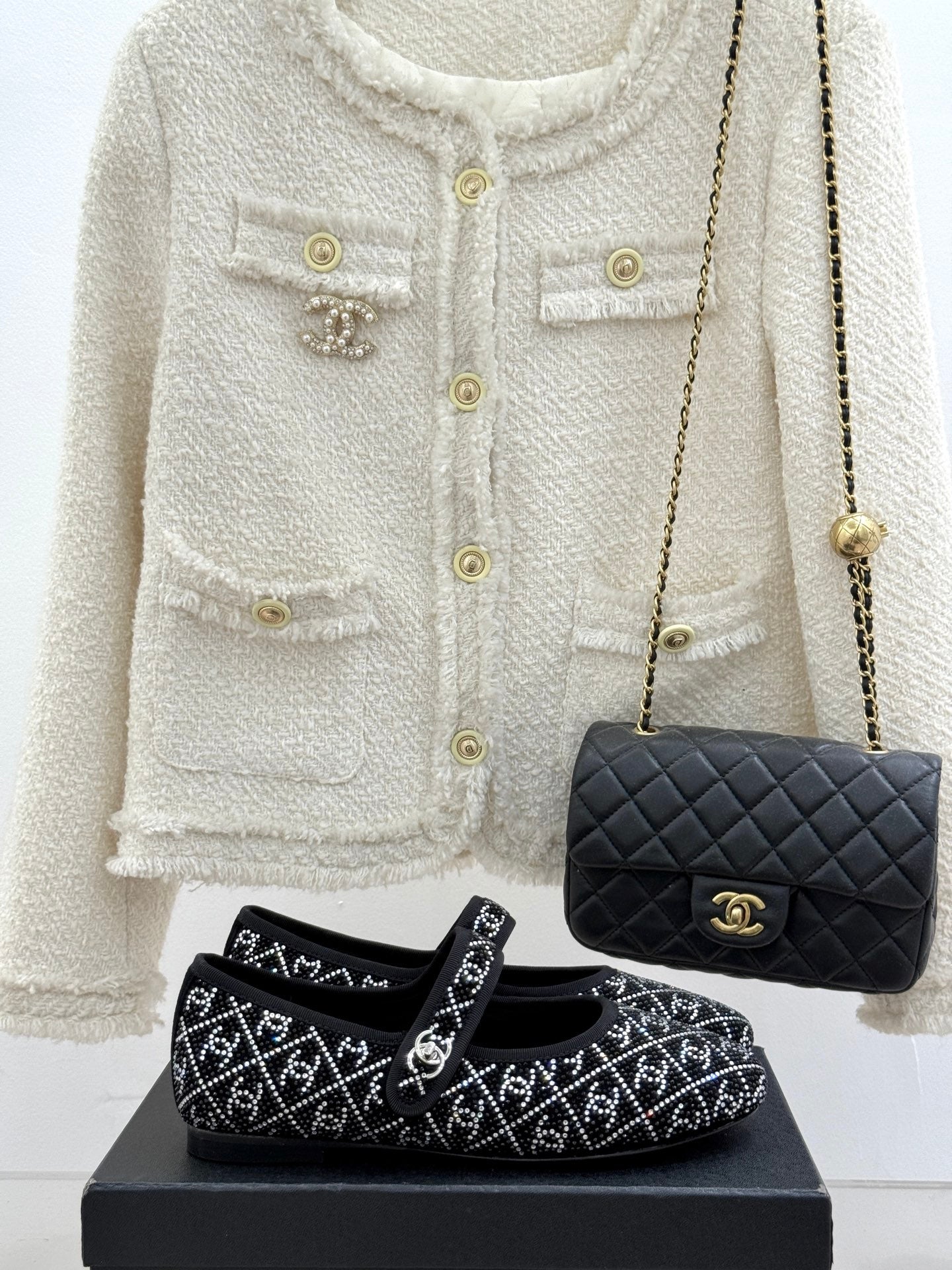 CHANEL FLAT MARY JANE 25SS IN BLACK EMBELLISHED WITH RHINESTONES