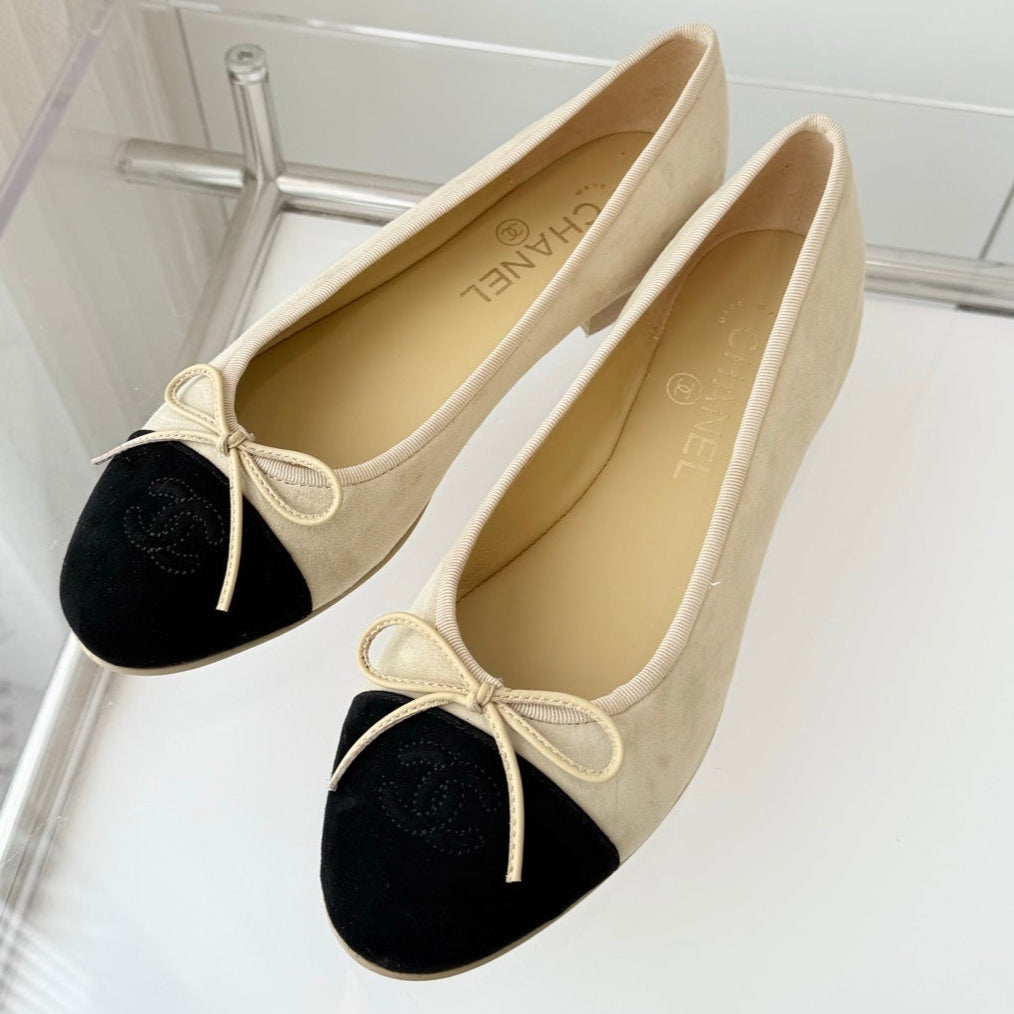 CHANEL BALLET FLAT IN LIGHT YELLOW MIX BLACK SUEDE