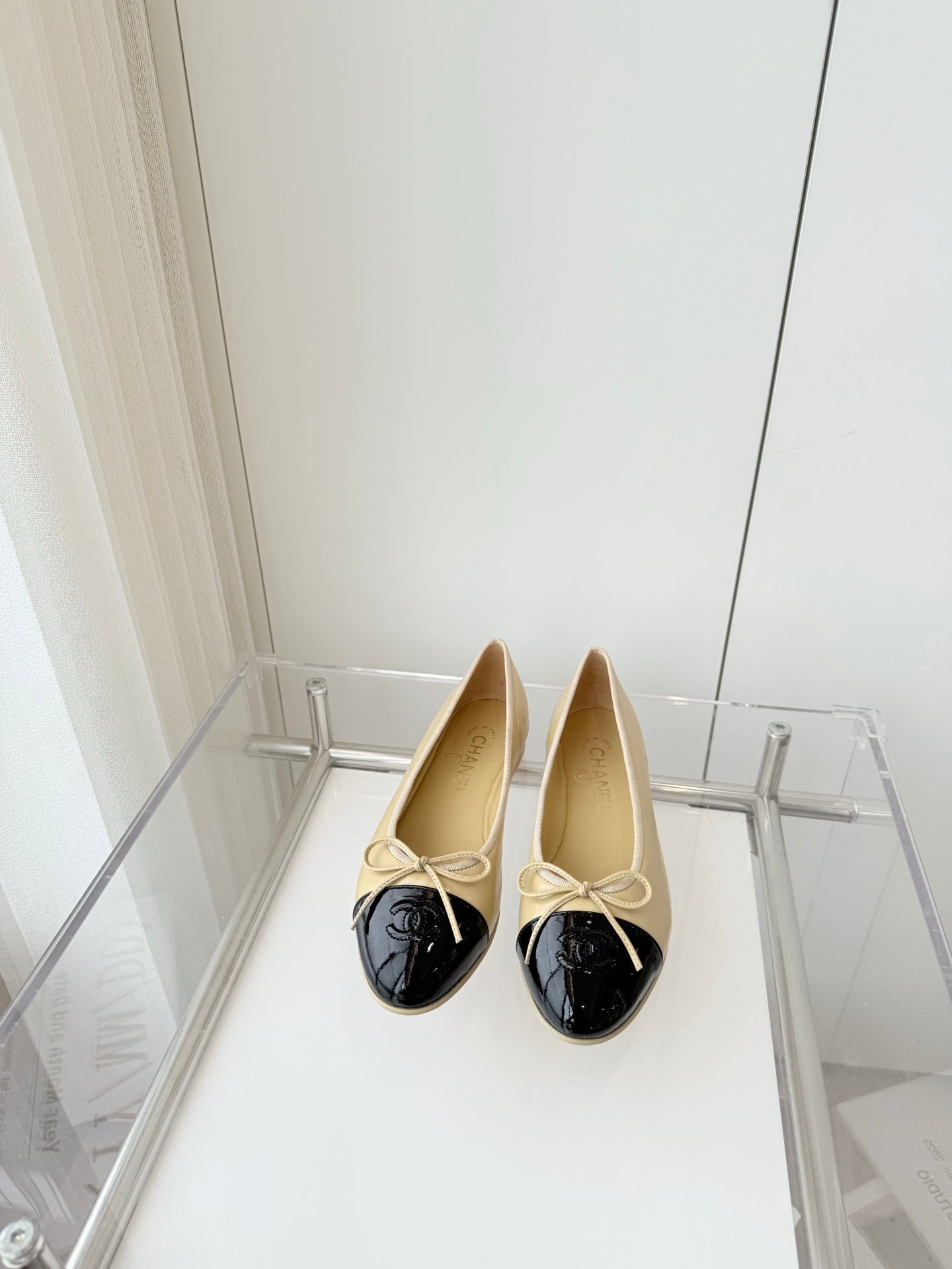 CHANEL BALLET FLAT IN FLAX YELLOW MIX BLACK CALFSKIN