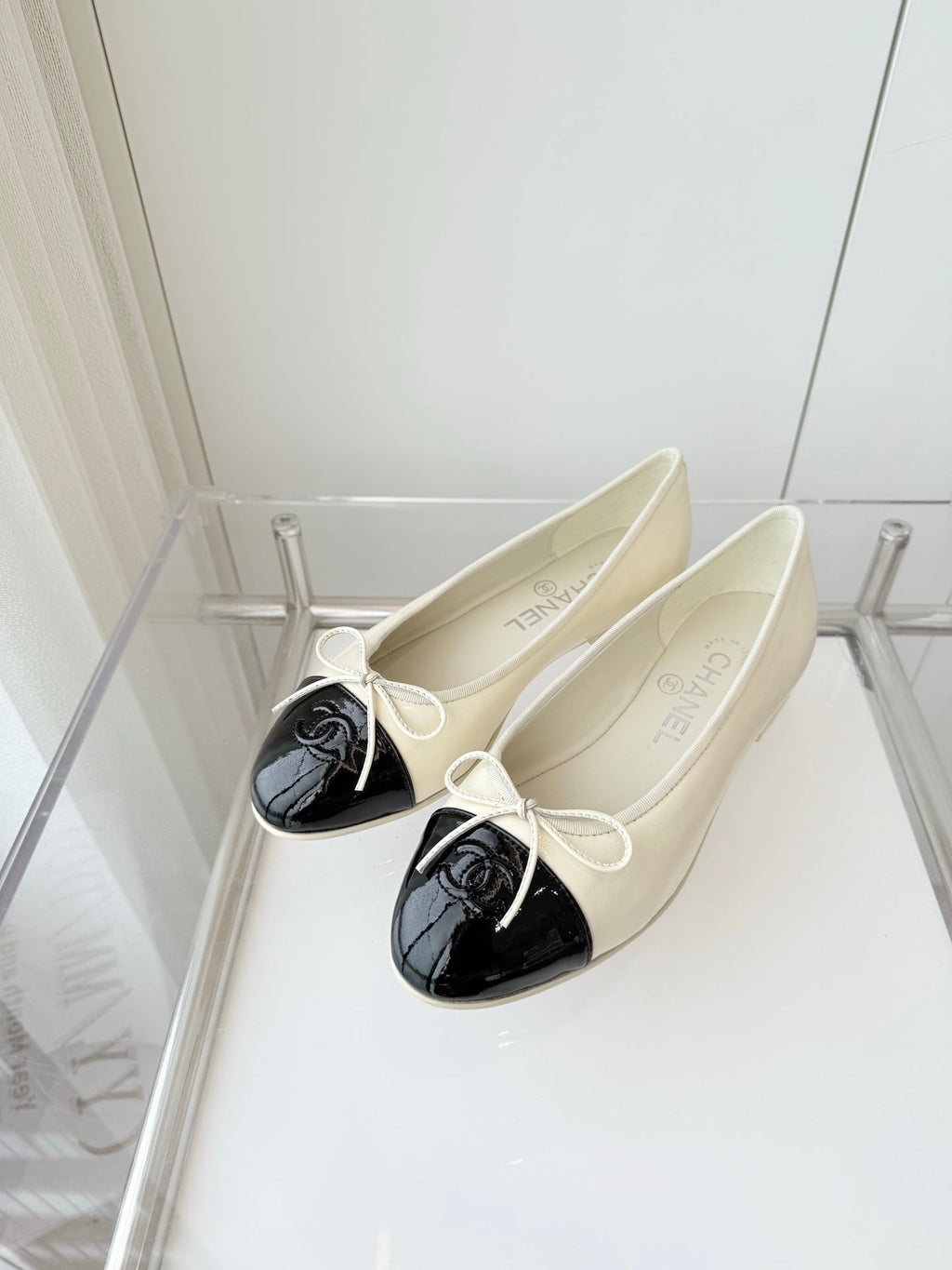 CHANEL BALLET FLAT IN WHITE MIX BLACK CALFSKIN