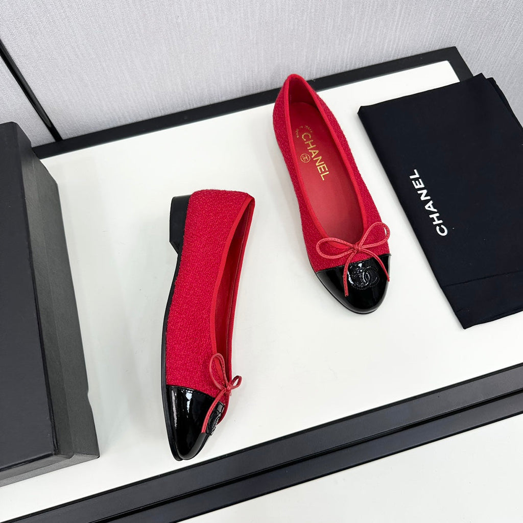 CHANEL BALLET FLATS IN RUBY RED TWEED AND BLACK CALFSKIN