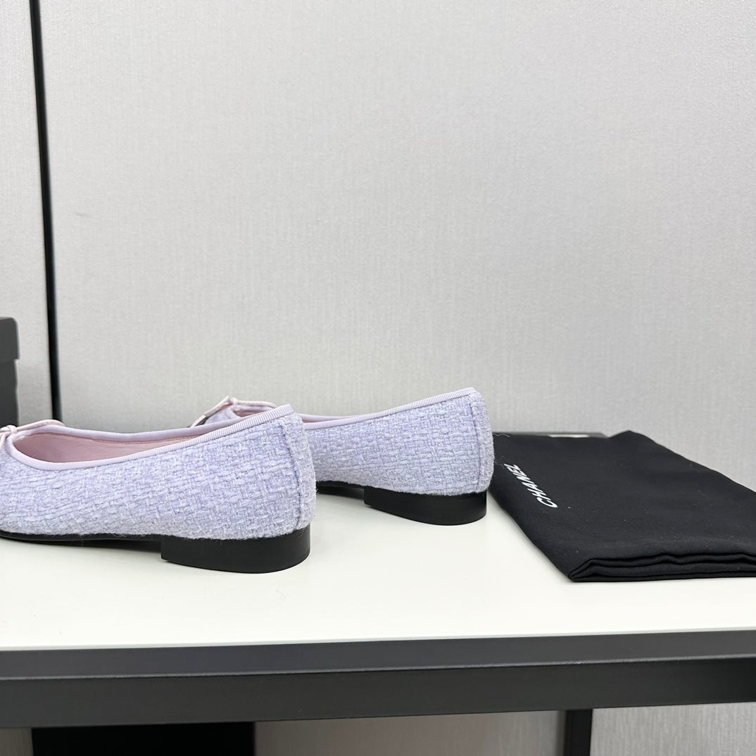 CHANEL BALLET FLATS IN POWDER BLUE TWEED AND BLACK CALFSKIN