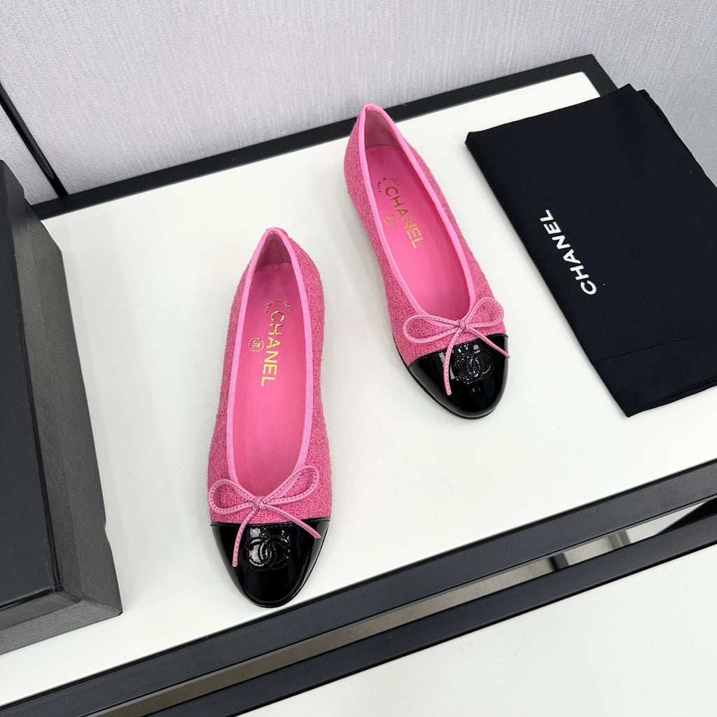 CHANEL BALLET FLATS IN BRIGHT PINK TWEED AND BLACK CALFSKIN