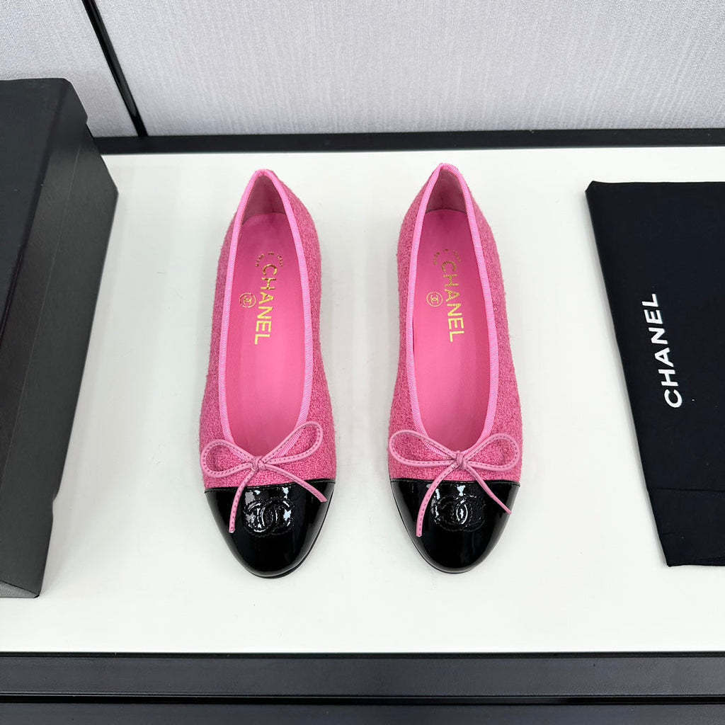 CHANEL BALLET FLATS IN BRIGHT PINK TWEED AND BLACK CALFSKIN