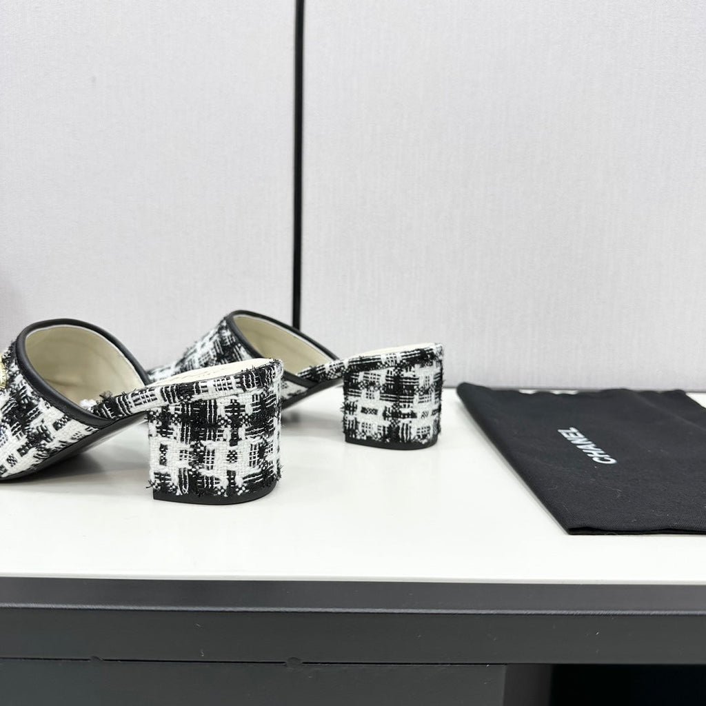 CHANEL HIGH MULE IN WHITE MIX BLACK WOOL TWEED AND CALFSKIN